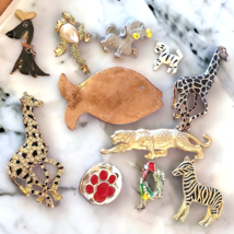 Vintage Brooches Huge Lot of 11 Giraffe Zebra Dog Rooster Frog Resell Animals - £30.66 GBP