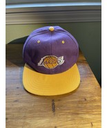 LOS ANGELES LAKERS VINTAGE LOGO ATHLETIC SNAPBACK HAT - $67.68 CAD