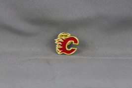 Calgary Flames Pin (VTG) - Flaming C logo - Stamped Pin - $276.42 MXN