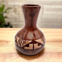 Sioux Vase Native American Pottery SPRCSD Brown Bud Vase 4&quot; Signed Small Decor - £303.75 GBP