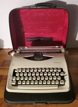 Vintage Royal Quiet Deluxe Manual Typewriter w/Case &#39;60s Made In Holland - £78.44 GBP