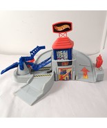 Vintage Hot Wheels Gas Station Play Set Toy track set Speed Shop playset... - $261.71 MXN