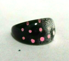 Black Glass With Pink Polka Dot Costume Fashion Ring Size 8 Band Glass Acrylic - £7.56 GBP