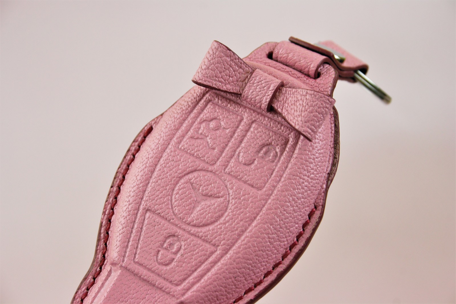 Customizableleather case for mercedes-benz key fob