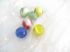 VINTAGE MARBLES - 5 SMALL ONES- EXC- H49 - £3.49 GBP