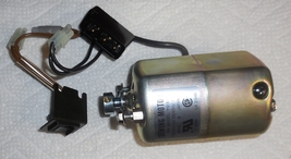 Singer Lockstitch 14U64A Motor YM61 w/On-Off Switch &amp; Pedal Connector Us... - £15.62 GBP