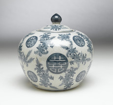 Zeckos AA Importing 59751 Blue And White Round Jar With Lid - £68.55 GBP