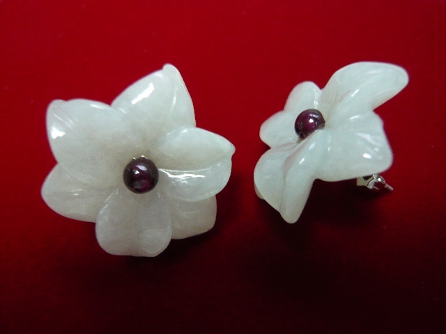 fashion lady's carved jade flower stud earrings free shipping