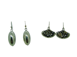Lot of 2 Dangle Earrings Hammered &amp; Puffy Bulb Designs 1&quot; Fashion Silver Tone - £11.35 GBP