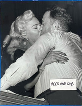 Oversized 10.5 x 13.25 Press Photo, Big Kiss, 1930s 1940s Original - £36.05 GBP