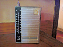 Vintage 1960&#39;s GE Portable 10 Transistor Solid State AFC AM FM Radio Tes... - $23.27