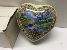 Heritage House THE WAY WE WERE Valentine Serenades Porcelain Heart Music Box - $19.80