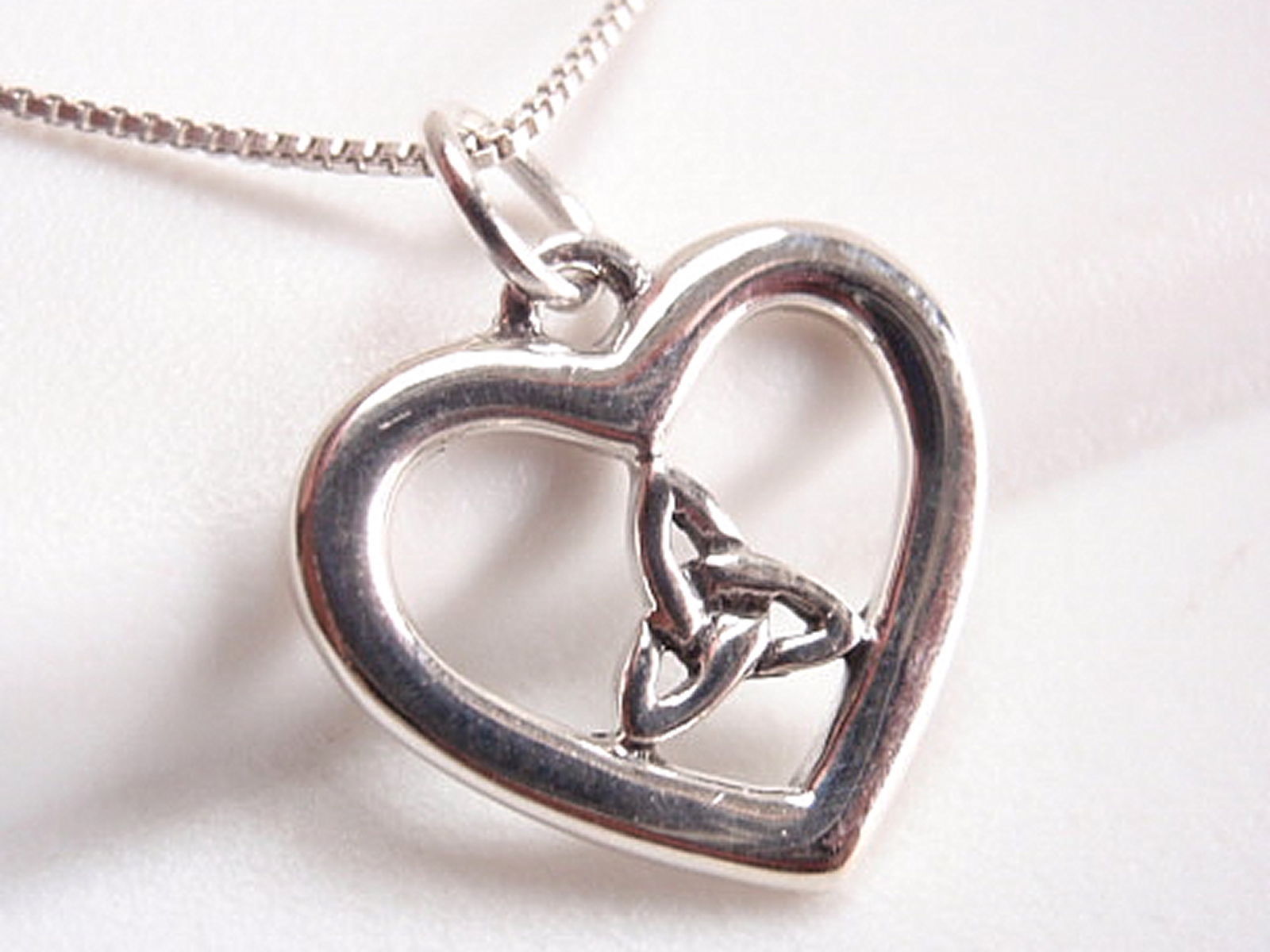Trinity in Heart Necklace 925 Sterling Silver Corona Sun Jewelry Love - £10.12 GBP