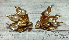 Vintage IPS 1/20 12k Gold Filled Three Leaf and Faux Pearl Screw Back Earrings - £11.25 GBP