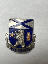 WW2/Korea/Vietnam US Army  136th Infantry Regiment Unit Crest Rex Montis Pin - £11.78 GBP