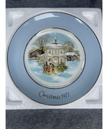 Vintage Avon Christmas collector plate &quot;Carolers in the Snow&quot; Christmas ... - $151.27 MXN