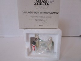 DEPT 56 55727 VILLAGE SIGN WITH SNOWMAN ACCESSORY  FIGURE  L138 - $168.34 MXN