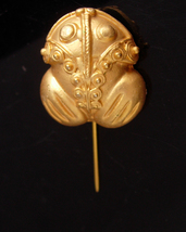 Kiss a FROG Stickpin - Vintage gold frogger - whimsical toad - mens gift... - £66.95 GBP