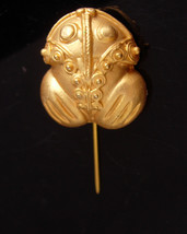 Kiss a FROG Stickpin - Vintage gold frogger - whimsical toad - mens gift - pre-c - £69.01 GBP