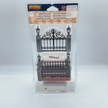 Lemax Village Lighted Wrought Iron Fence New 54303 5 Fence Pieces 2005 - £11.65 GBP