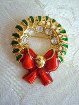 Christmas ~ Holiday Wreath Pin ~ Brooch ~ Rhinestones ~ Red ~ Green Enamel ~ Gol - £5.56 GBP