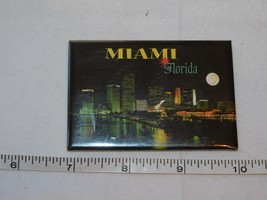 The Postcard Factory Miami Florida MGV-MIA51 magnet 2 1/8&quot; X 3&quot; Pre-owned - £8.19 GBP