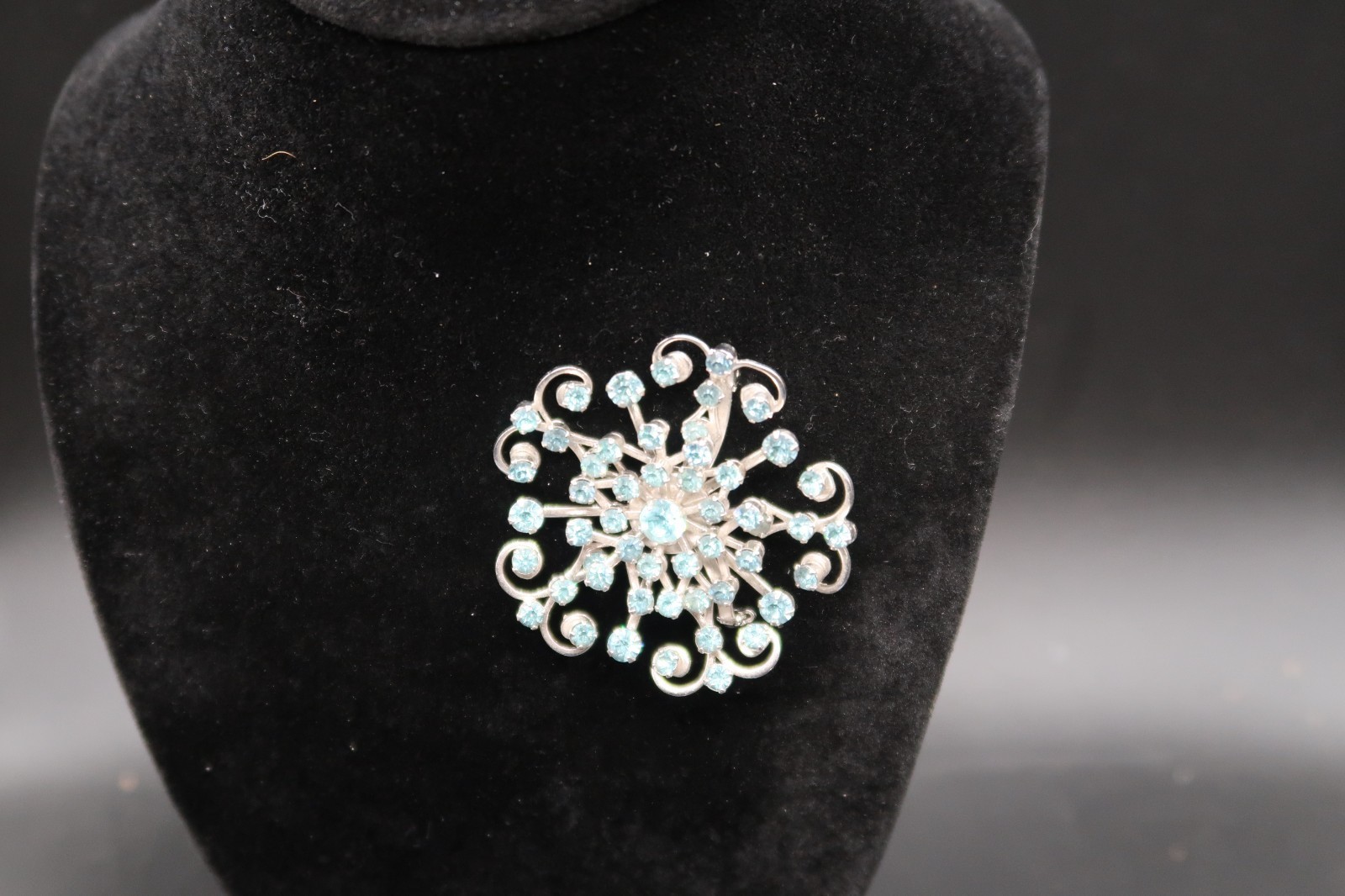 Vtg Aqua Blue Prong Set Rhinestone Brooch Starburst Snowflake Brooch Silver Tone Item image 3