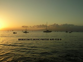 Digital Image Photograph Boats Enjoying Kaanapali Hawaii Sun - £0.71 GBP