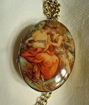 j160 Large Double Goldtone Locket Necklace Women Friends Lovers Scene - £7.22 GBP