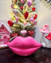 Valentines Day Pink Lips Resin Figurine Tabletop Decor - £25.55 GBP