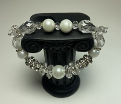 Beautiful Beaded Stretch Bracelet Costume Jewelry - £7.81 GBP