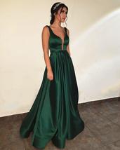 Emerald Green Satin V-neck Prom Dresses Long Backless Evening Gowns - £118.86 GBP