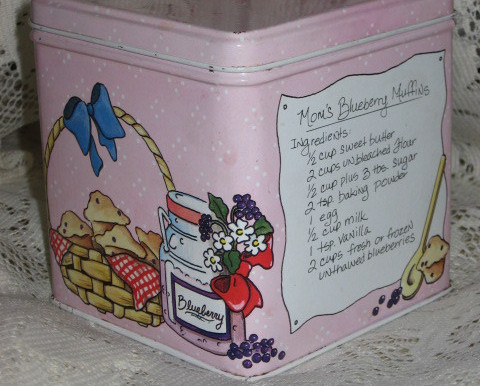 Tin Box Co of America - Mom's Homemade Recipes- Blueberry Muffin Tin-1987 - $5.50