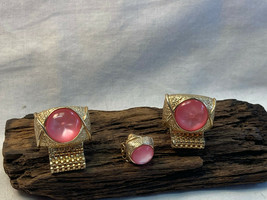 Beautiful Vtg Pink Pearlesque Gold Tone Cuff Links And Matching Tie Tac - £23.94 GBP