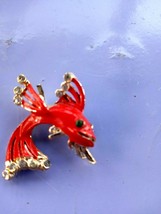 Vtg  1 &quot;  RED FISH pin with  rhinestone trim   .benefits local animal sh... - £9.43 GBP