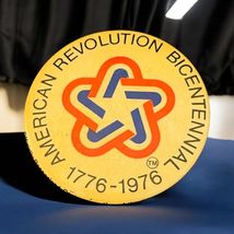 American Revolution Bicentennial 1776 - 1976 Emblem Lapel Pin USA Patriotic - $10.87