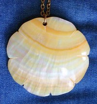 Fabulous Carved Iridescent Shell Gold-tone Pendant Necklace 1970s vintage - $12.95