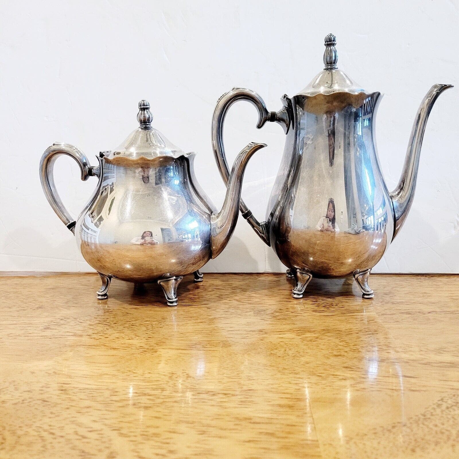 Vintage ONEIDA HEIRLOOM COLONIAL SUITE Silverplate Coffee Pot Teapot set - $74.78