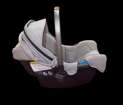 Nuna PIPA with Inserts and Base image 8