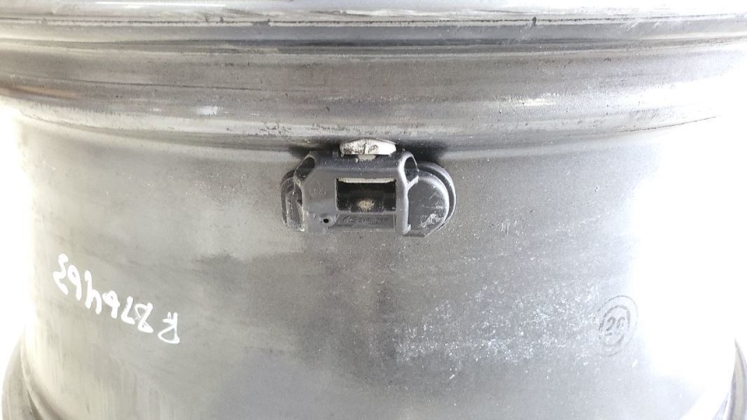 2018 Maserati Levante OEM Wheel Rim 19'' Minor Scuff Item image 4