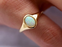 Australian opal ring, Opal ring, Gold signet ring, Fire opal Ring, Signet ring - £63.84 GBP