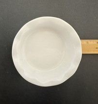 French White Corning Ware Stoneware Mini Scalloped Fluted Pie Plate 5.5 Inches - £11.58 GBP