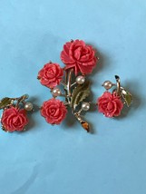 Vintage Demi Coral Dimensional Celluloid Plastic Rose Flower w Green Enamel Leaf - £19.03 GBP