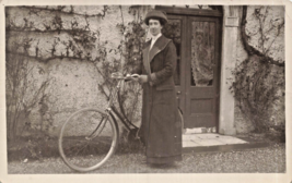 STYLISH WOMAN  WEARING HAT-BICYCLE IN FRONT OF STONE HOUSE~REAL PHOTO  P... - £5.47 GBP