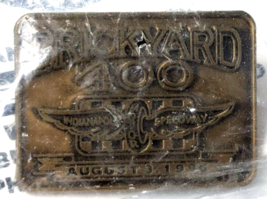 1996 Brickyard 400 Indianapolis Motor Speedway NASCAR Bronze Tone Pin So... - $275.44 MXN
