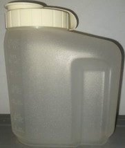 Rubbermaid Servin&#39; Saver 1.75 Qt Drink Container/ Jug with ALMOND Flip T... - £9.27 GBP