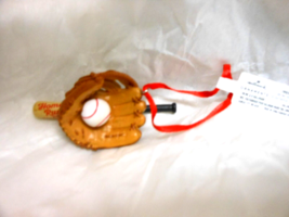 Hallmark &quot;Home Run - Glove Bat &amp; Baseball&quot; Ornament NEW with Tag - $218.30 MXN