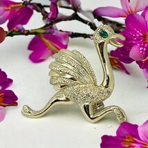VINTAGE 1960&#39;s GERRY&#39;S OSTRICH LAPEL BROOCH PIN GOLD-TONE GREEN RHINESTO... - €15,56 EUR