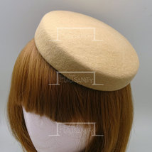 HATsanity Women&#39;s Retro Wool Felt Flat Crown Pillbox Hat  - Beige - £20.78 GBP