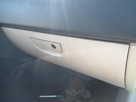300       2006 Glove Box 104848755 - $1,176.94 MXN
